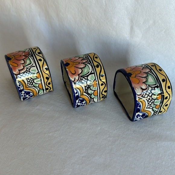 Set of three Mexico Talavera floral napkins holders - Picture 3 of 7